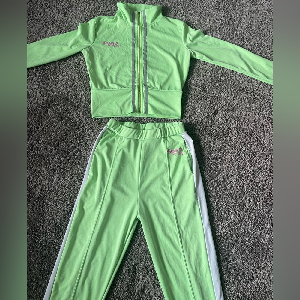 Cute 2 piece set!